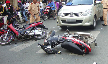 Mức phạt xe máy không giữ khoảng cách theo quy định.